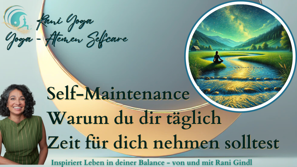 Grafik mit einer Halbmondform im Hintergrund, darauf der Schriftzug „Self-Maintenance – Warum du dir täglich Zeit für dich nehmen solltest“. Links ein lächelndes Portraitfoto von Rani Gindl. Rechts ein rundes Bild einer meditierenden Person an einem leuchtenden Fluss in einer Naturlandschaft.