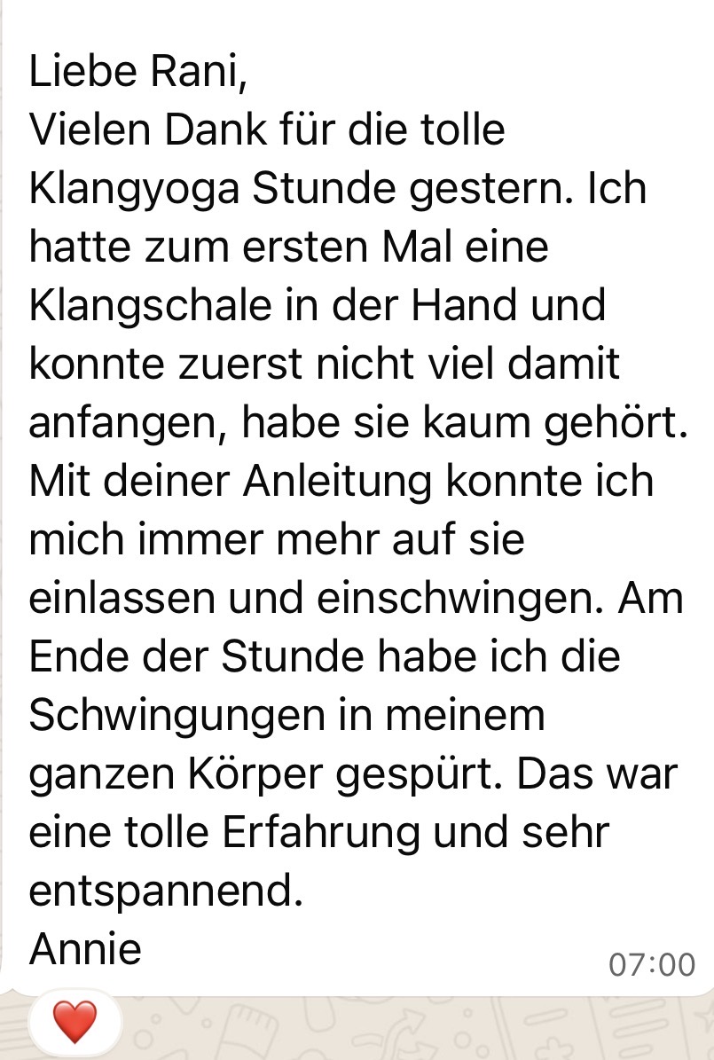 Feedback Klangyoga – Schwingungen im ganzen Körper WhatsApp-Feedback einer Teilnehmerin nach ihrer ersten Klangyoga-Stunde. Sie beschreibt, wie sie die Klangschale zunächst kaum wahrnahm und am Ende die Schwingungen im ganzen Körper spüren konnte.